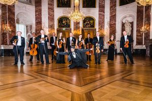 Group photo of the Kurpfälzisches Kammerorchester