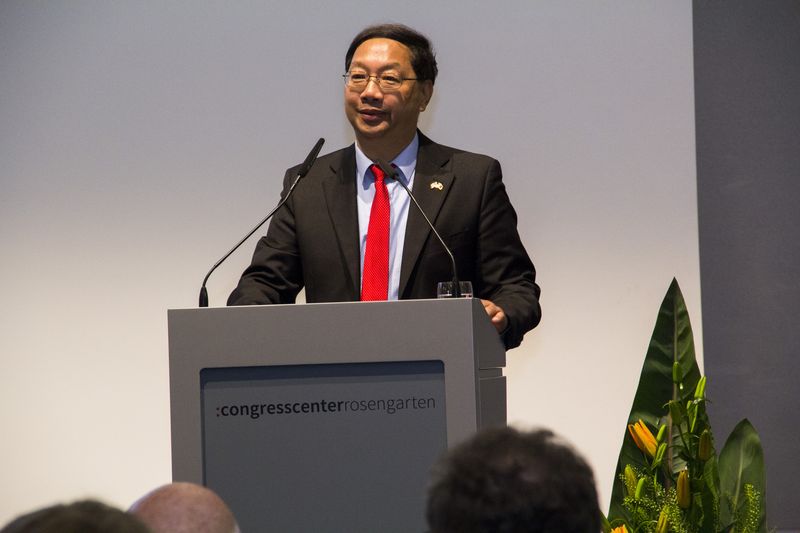 CHINESE AMBASSADOR HIS EXCELLENCY SHI MINGDE VISITS FUCHS MANNHEIM CHINESE AMBASSADOR HIS EXCELLENCY SHI MINGDE VISITS FUCHS MANNHEIM