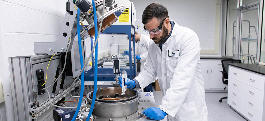 Nye Lubricantsin Vacuum, Aerospace and Semiconductor Test (VAST) -testilaboratorio.